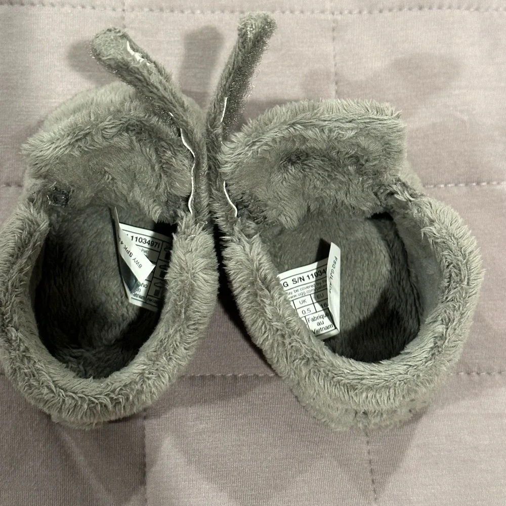 UGG Bixbee bootie in 0/1M - Picture 4 of 6